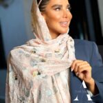 شال بهاره حریر گل برجسته گلبه ای سفید مجلسی فروشگاه آنلاین - آذرشال Azarshawl