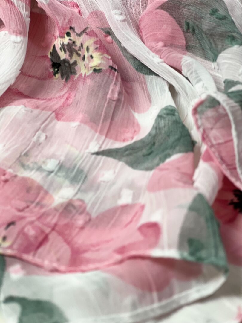 شال بهاره حریر گل برجسته سفید صورتی مجلسی - فروشگاه آنلاین - آذرشال Azarshawl