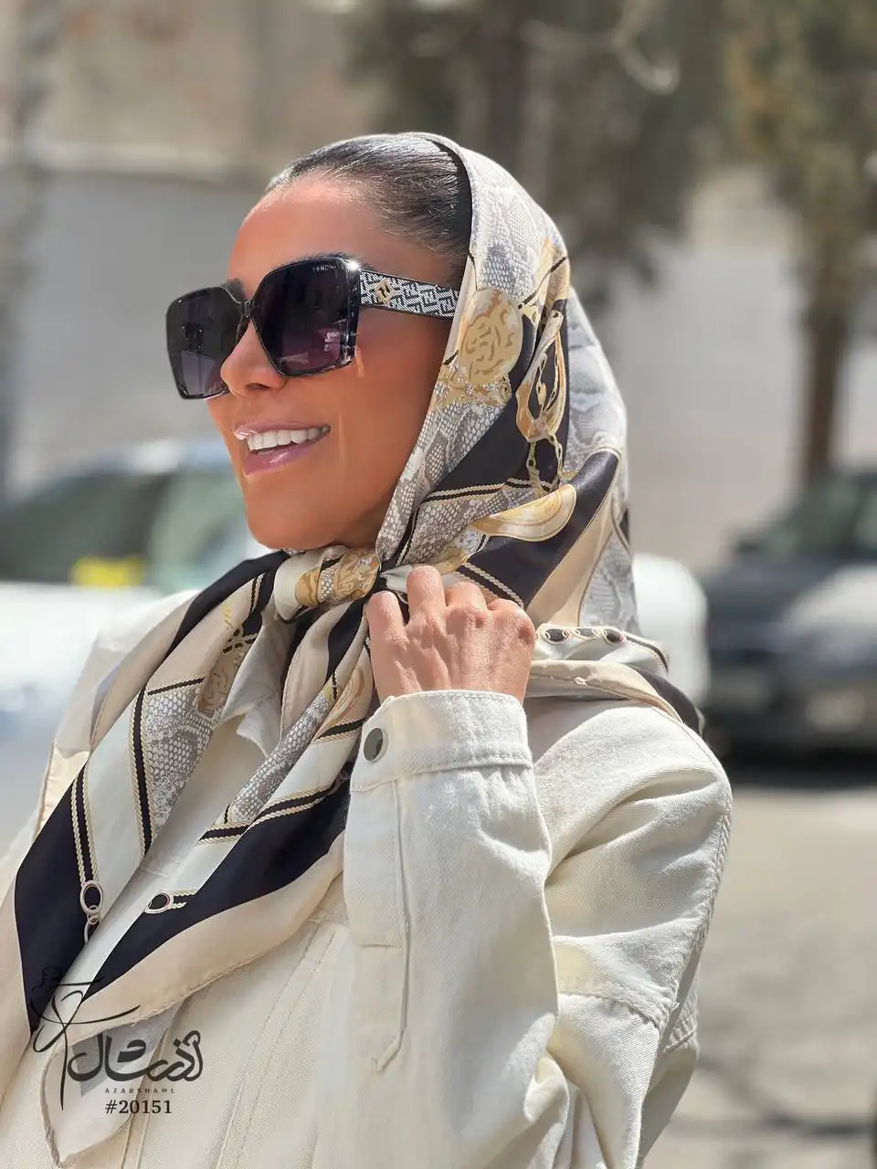 خرید روسری مدیوم ساتن تویل کرم مشکی طلایی - خرید و قیمت آذرشال azarshawl