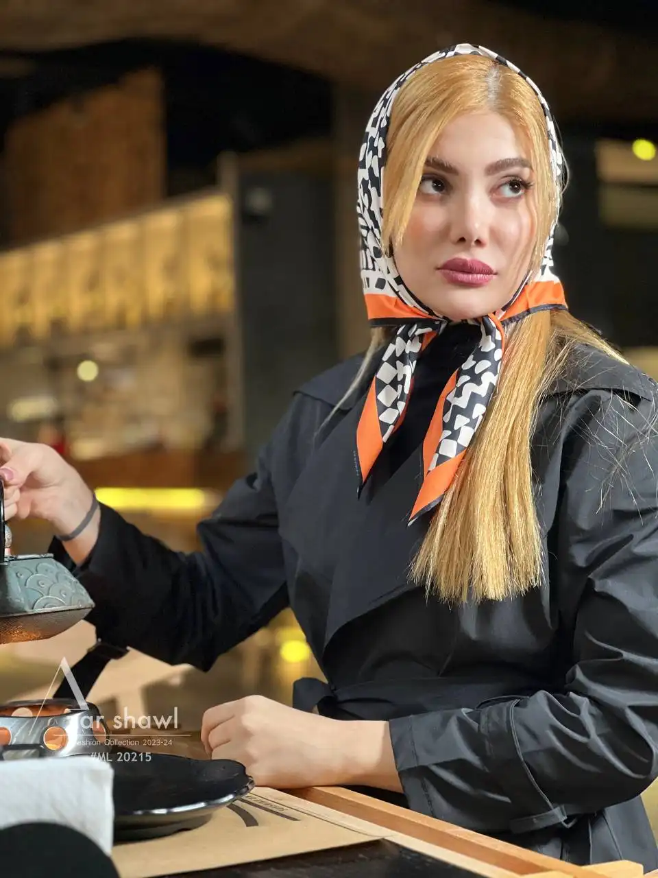 خرید روسری قواره کوچک تویل بهاره سفید مشکی نارنجی - سایت شال و روسری آذرشال