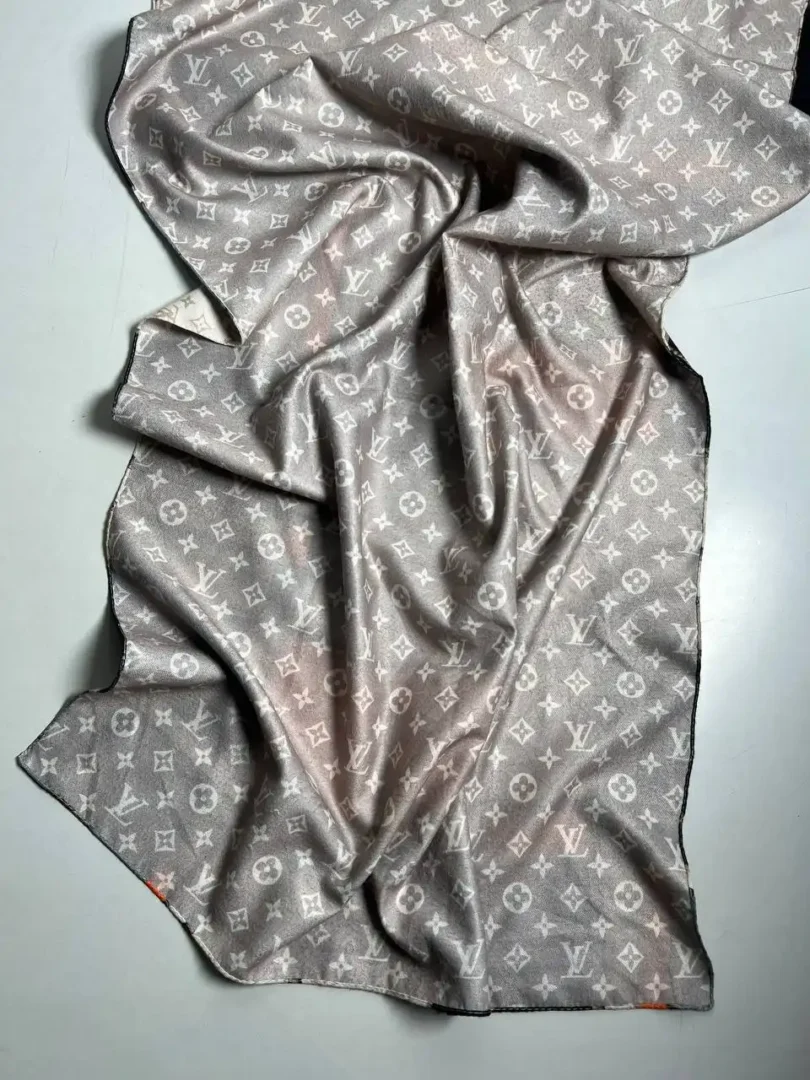 شال موهر گرم دورو کرم آبی مدل لویی ویتون Louis Vuitton - آذرشال azarshawl