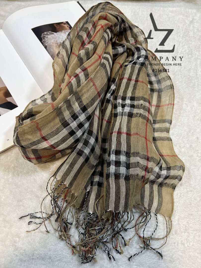 شال تابستانه لینن طرح بربری کرم نسکافه ای