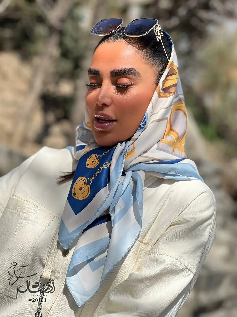 خرید روسری مدیوم ساتن تویل کرم آبی سرمه ای - خرید و قیمت آذرشال azarshawl