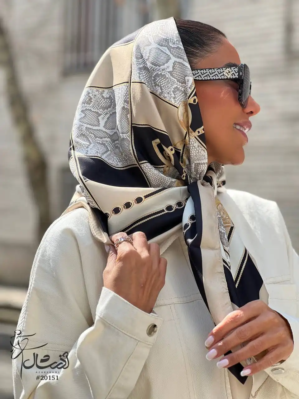 خرید روسری مدیوم ساتن تویل کرم مشکی طلایی - خرید و قیمت آذرشال azarshawl