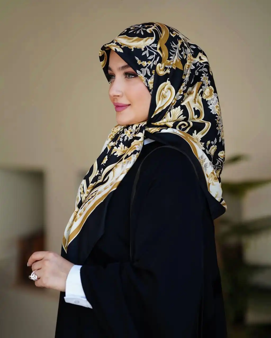 خرید اینترنتی روسری ابریشم ژاکارد مشکی کرم - خرید آذرشال azarshawl